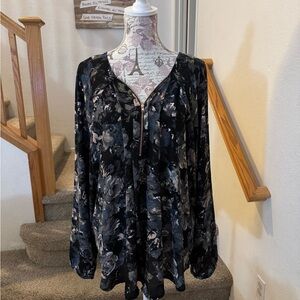 Eyeshadow Black and Blue Graphic Long Sleeve Blouse